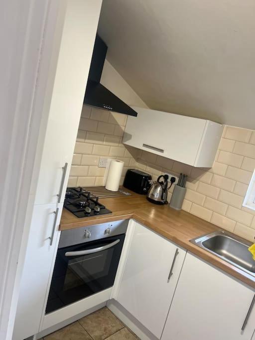 Large Modern Studio Flat London Exterior photo