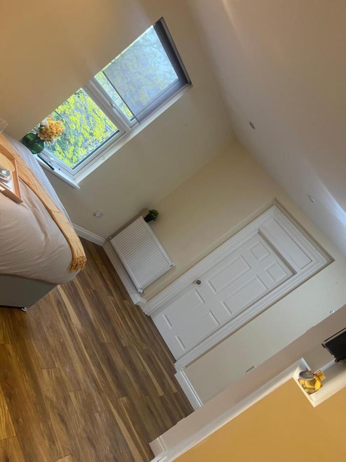 Large Modern Studio Flat London Exterior photo