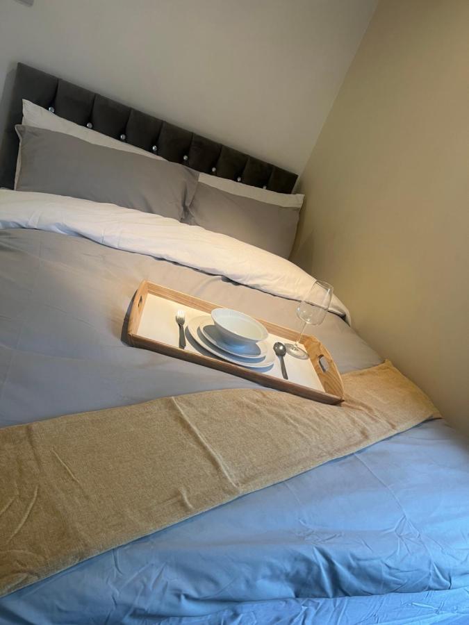 Large Modern Studio Flat London Exterior photo