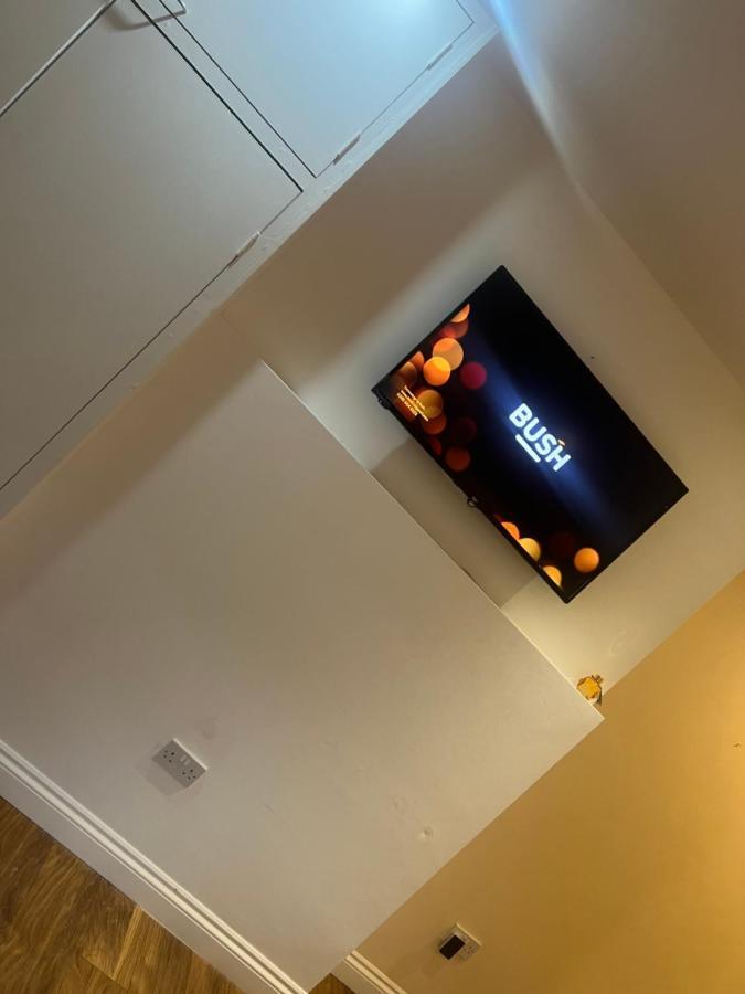 Large Modern Studio Flat London Exterior photo