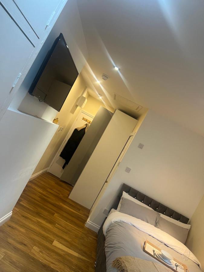 Large Modern Studio Flat London Exterior photo