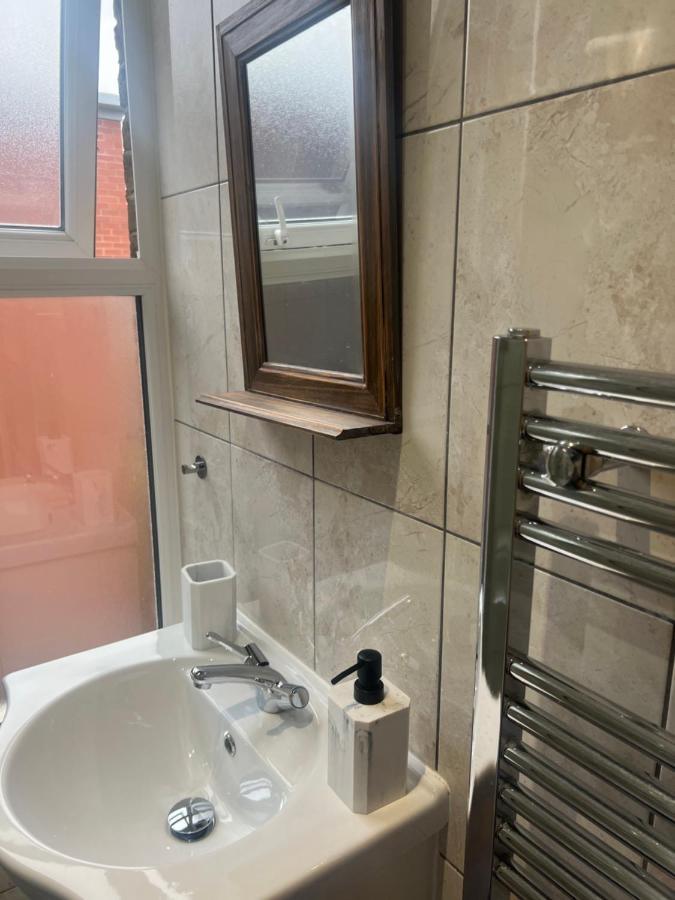 Large Modern Studio Flat London Exterior photo